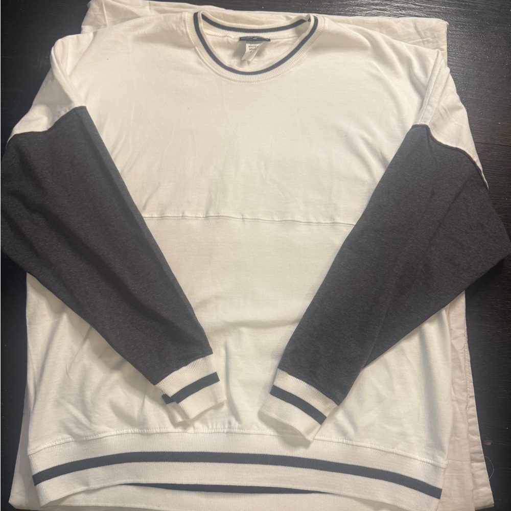 Spirit Women’s White and Black Crewneck Sweater. Cozy y2k oversized sweater.‎